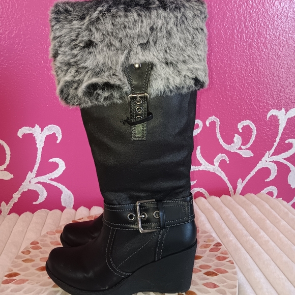 Women's Black Faux Fur Boots - Picture 3 of 6